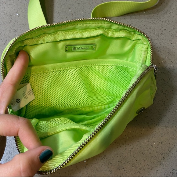 Lululemon Athletica Neon Green Men's Belt Bag - Picture 2 of 3